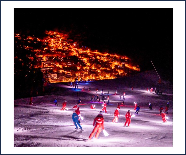 Le Monêtier les Bains. Descente aux Flambeaux ESF et feu d'Artifice
