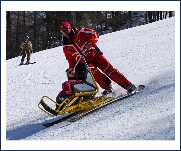 Aiguilles. Montagne pour tous, sortie en fauteuil ski