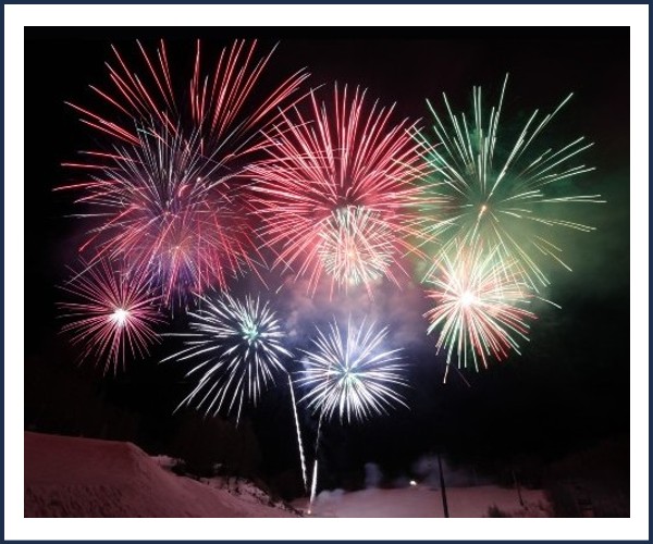 Les Orres. Nouvel an, ski show de l'ESF, descente aux Flambeaux et grand feu d'Artifice