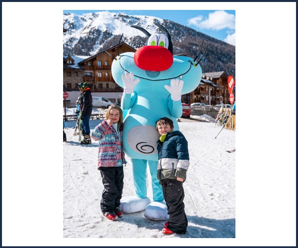 Les Orres. Rencontre avec la mascotte Oggy 1800