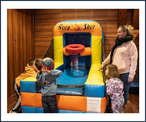 Les Orres. Mini Kids, Mini kermesse avec jeux gonflables
