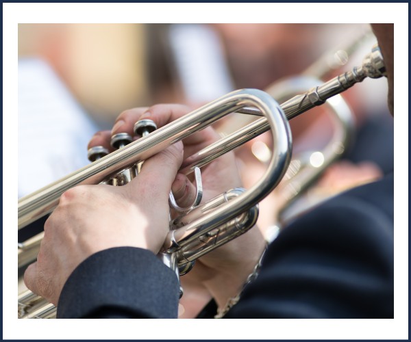 Vars. En musique avec fanfare express