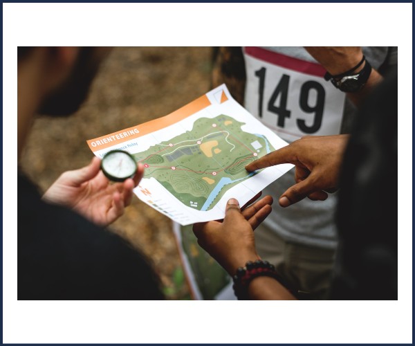 Vars. Course d'orientation des empreintes et traces de montagne