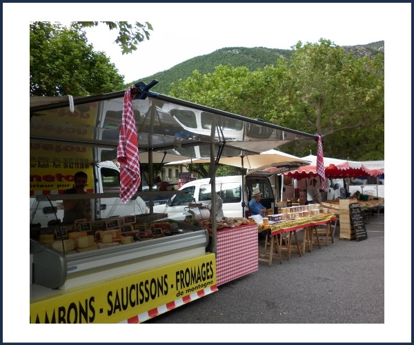 Serres. Pot d'accueil et marché en musique Calice