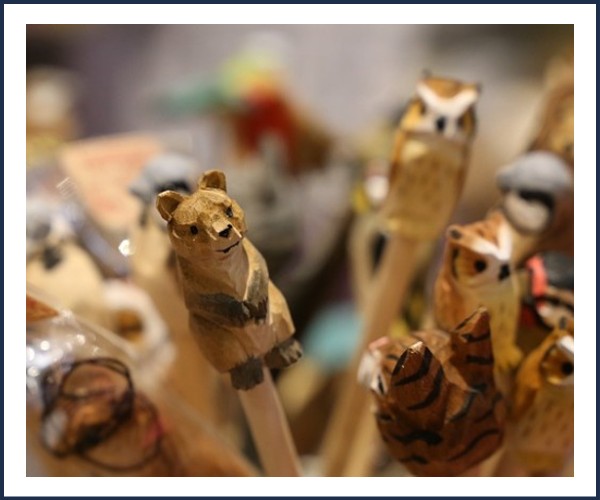 Molines en Queyras. Atelier peinture sur figurines bois