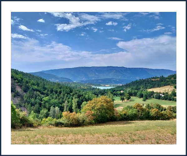 Garde Colombe. Randonnée au vieux village de Saint Genis