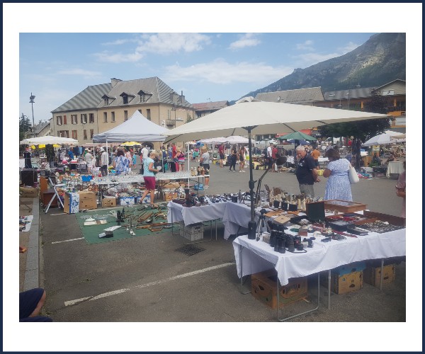 Saint Jean Saint Nicolas. Vide greniers